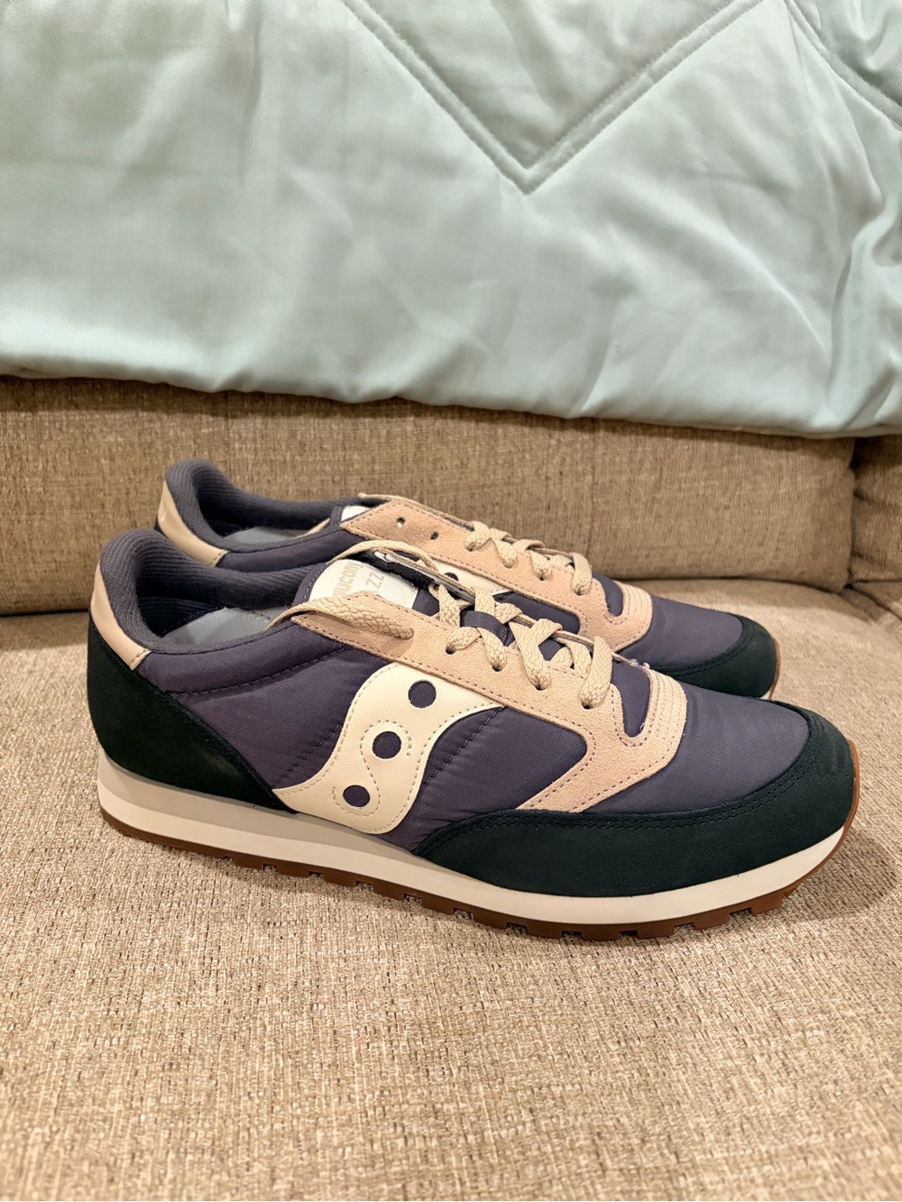 Saucony men's navy and beige low-top sneakers